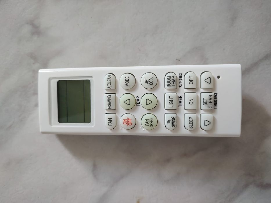 Vând telecomenzi aer condiționat, stare foarte buna!!!