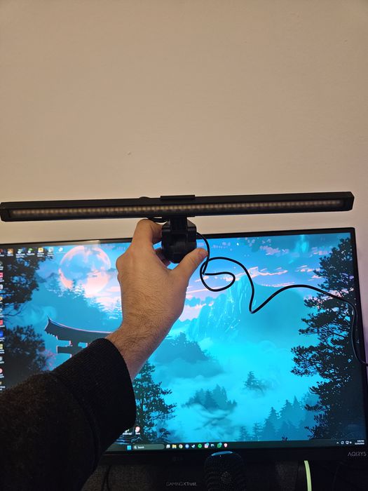 Vând lampă led pentru monitor