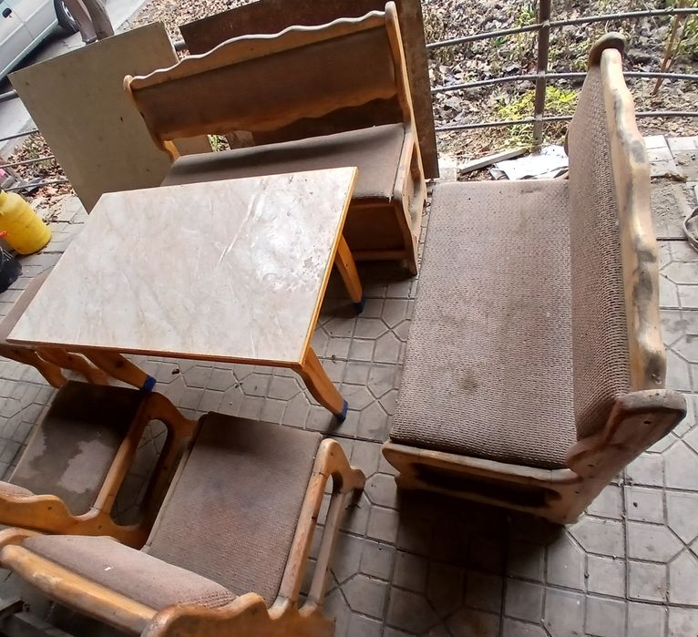 Кухонный уголок стол стул  сотилади.