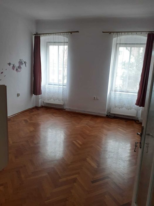 Spatiu de inchiriat in Sebes ultracentral 40 mp et 1 bd.Lucian Blaga