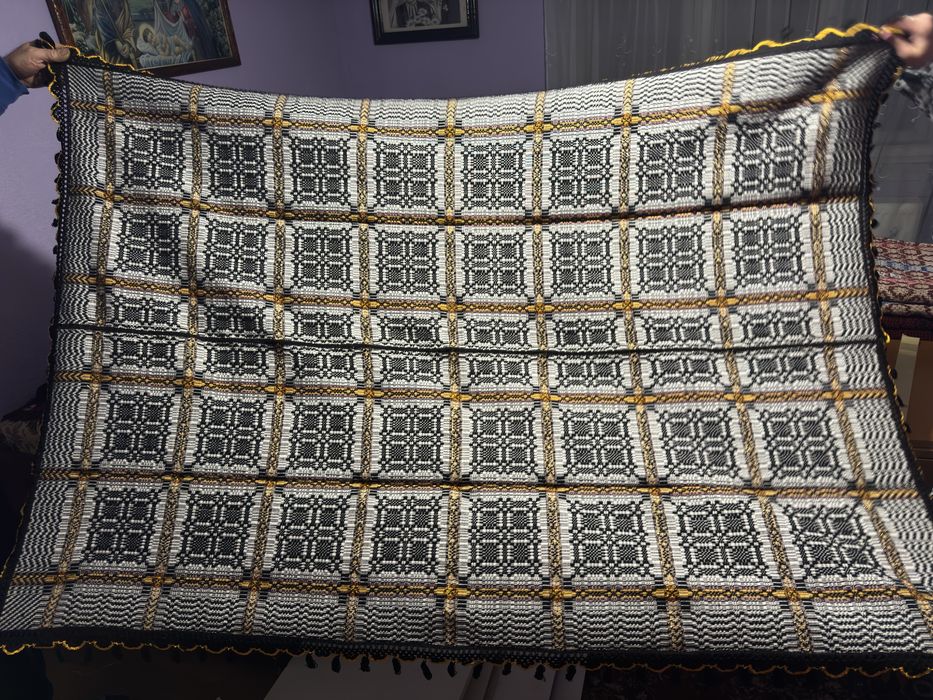 Fete de masa tesute in razboi