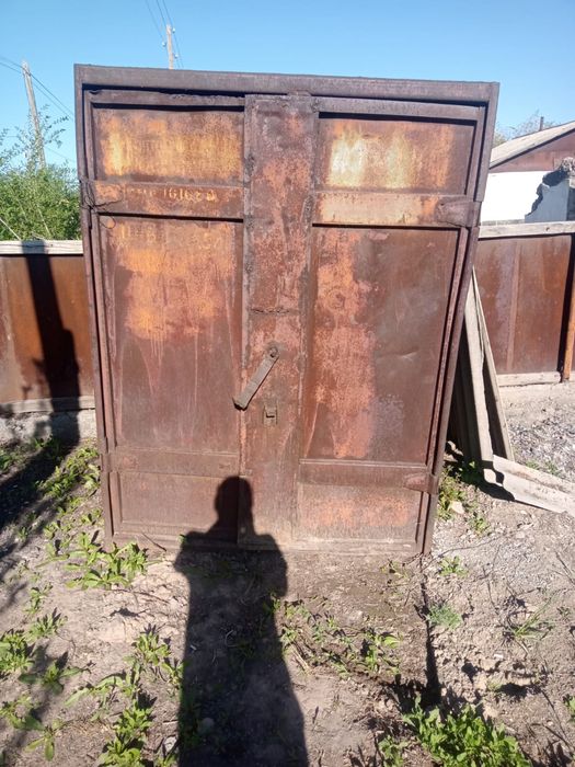 Продам  металлический  гараж  / контейнер