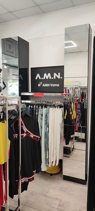 Оборудване за магазин за дрехи