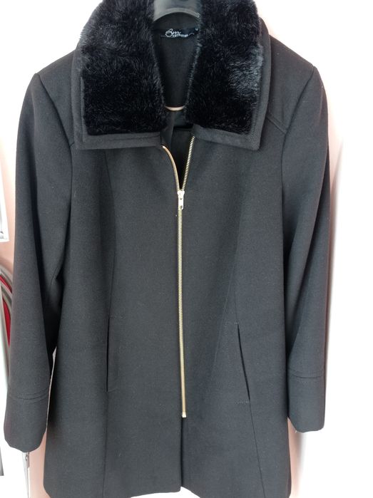 Продавам елегантно Дамско  палто вълнен плат Английско.