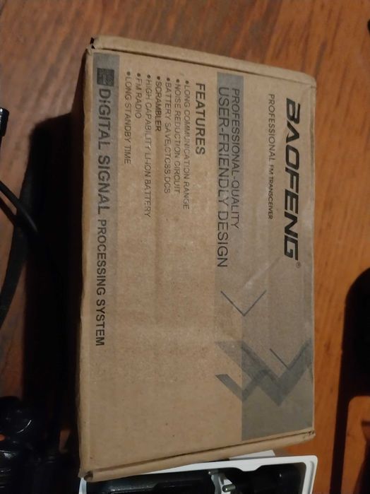 Set 2 statii radio PMR, Baofeng UV-9R Plus 10W si UV-82 8W