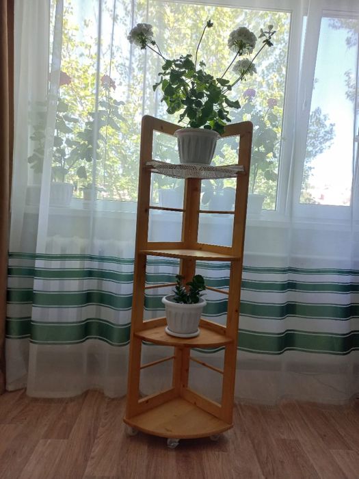 Стеллаж угловой из дерева