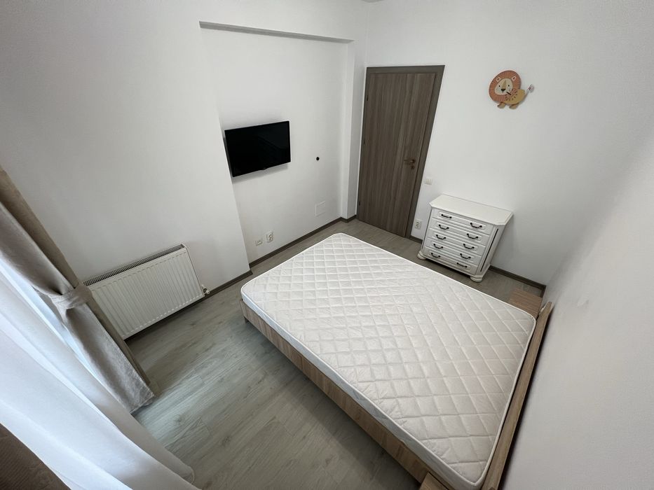Proprietar inchiriez apartament cu 3 camere, 2 dormitoare, 2 bai, loc parcare, centrala, AC, balcon, camera dresing