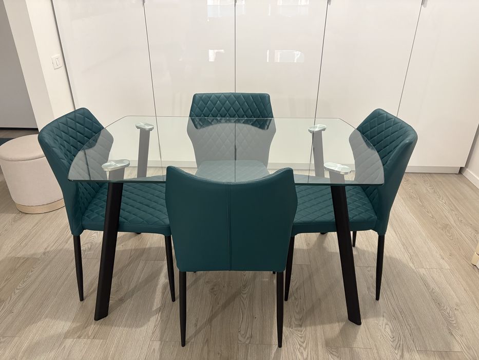 Masa si 4 scaune Mobexpert