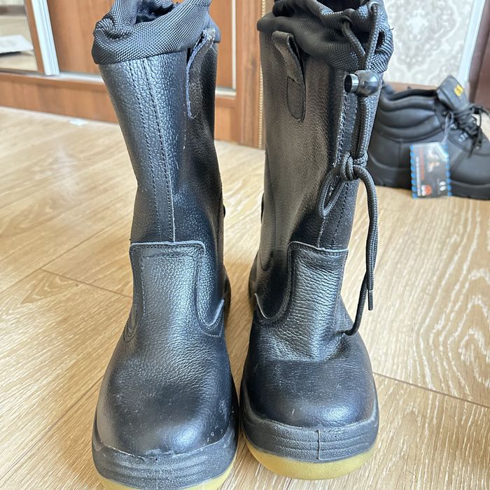 Продаётся спецобувь и спецодежда