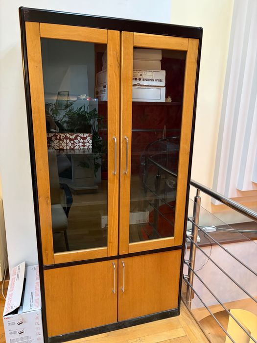 Bibliotecă maro cu negru Dulap