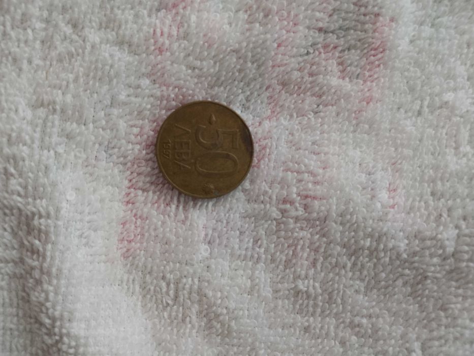 Монети.                 .