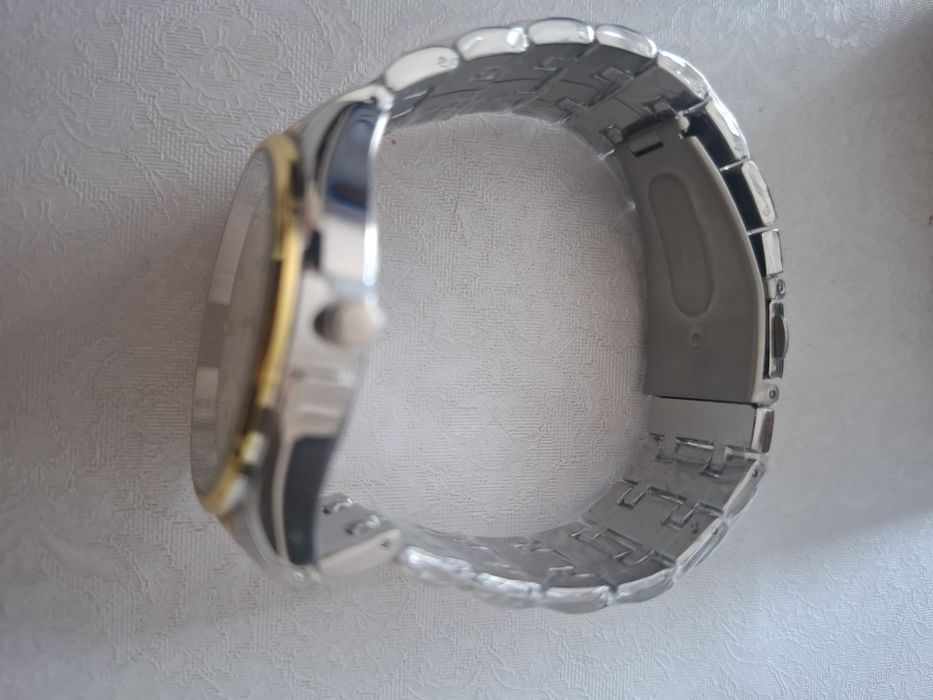 Продам часы новые