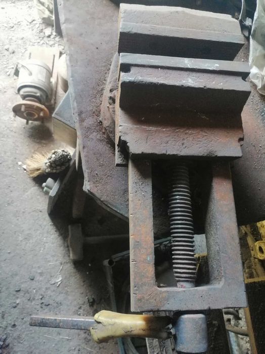 Продам токарные(станочные) тиски СССР