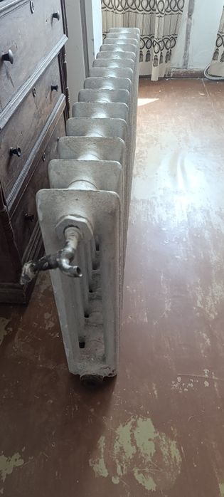 Продам чугунную батарею