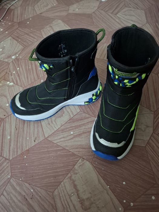 Оригинал SKECHERS этикча сотилади холати почти янги