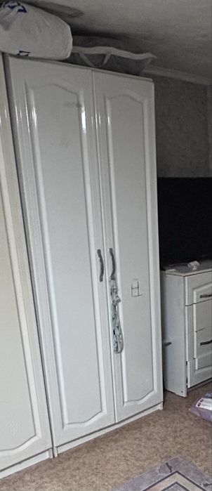 Продается шкаф двухдверный