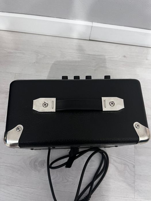 Продам комбоусилитель  Fender frontman 10g