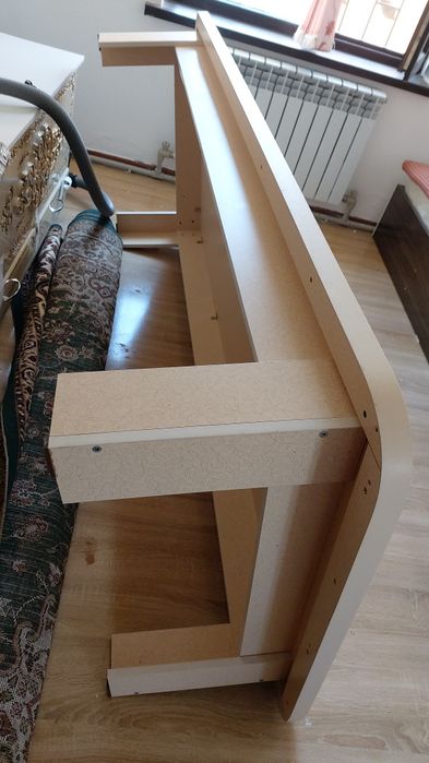 Стол надёжный продается!