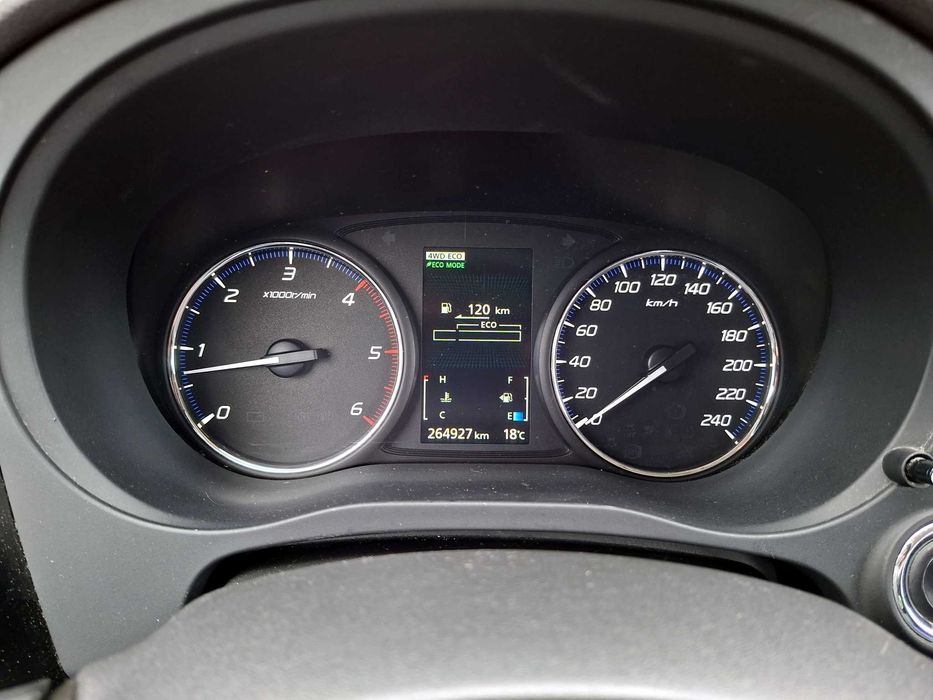 Mitsubishi Outlander 2.2DiD 4X4 7-местен Сервизна история 1 собственик