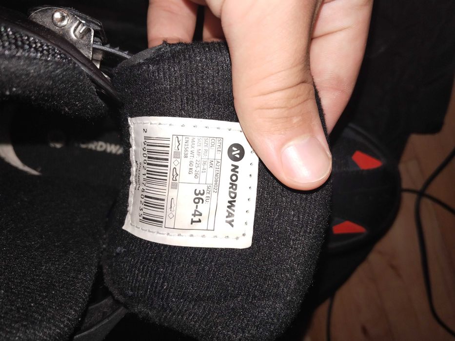 В продаже коньки