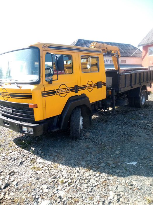 Nissan M110 Basculabil cu macara