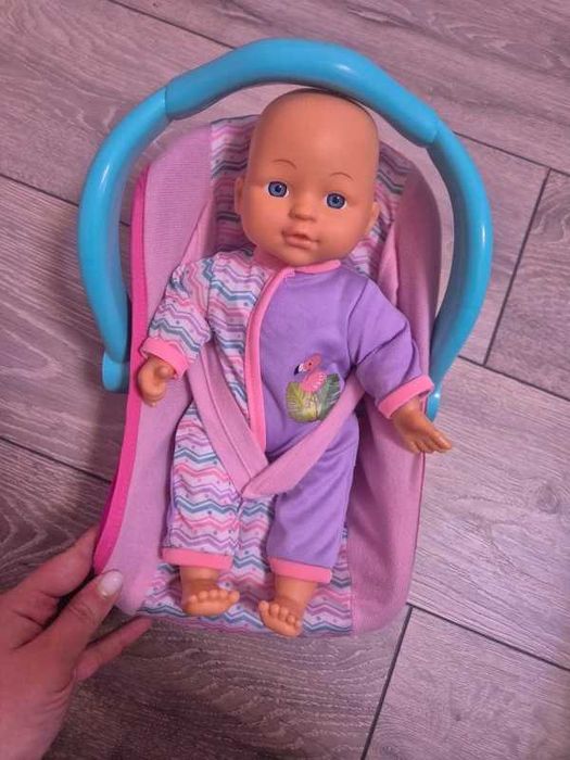 bebelus in landou cu lapte