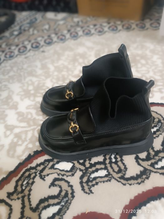 Bolalar krosovkasi orginal xitoy ,narxi bomba bomba