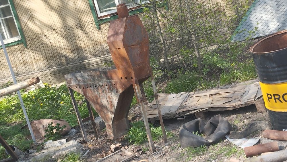 Шашлыщница   ___