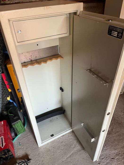 Масивна каса за ловни оръжие