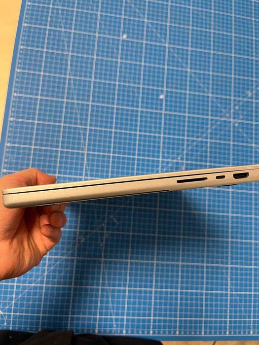 Vând MacBook Pro 14” M2 Pro/16 GB RAM/1 TB SSD