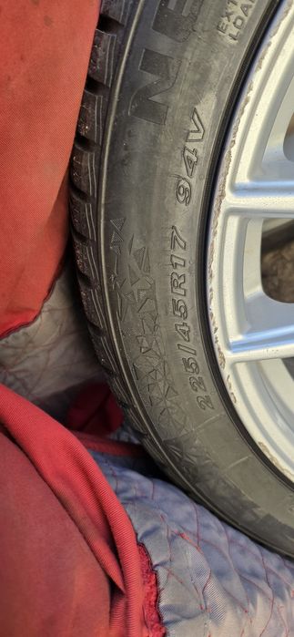 Гуми 2бр 225/45/17 - 1бр  - 89лв