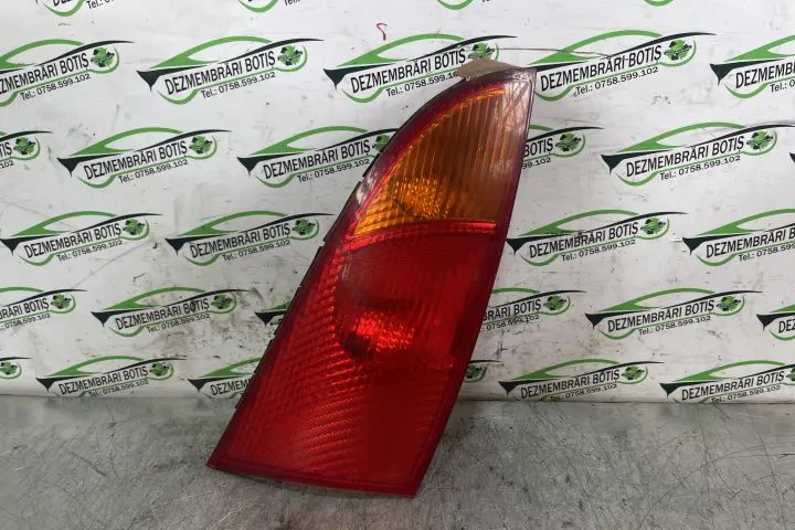 Lampa / Tripla stop dreapta pe aripa Ford Focus 2002 1.6 MT (101 hp)