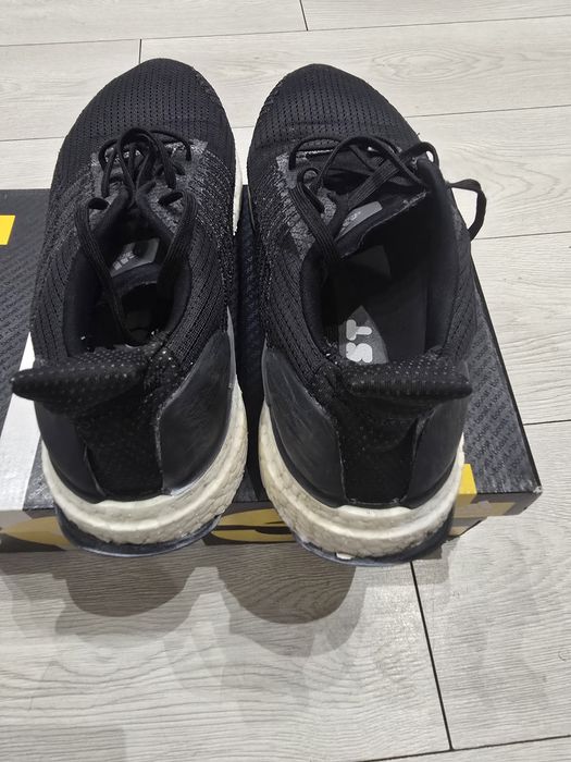 Adidas  Boost  second hand nr 46 originali in cutie