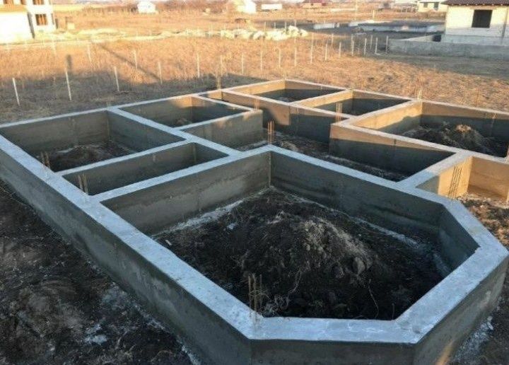 Фундамент Астана. Бригада строителей, заливка бетона, заливка фундамен