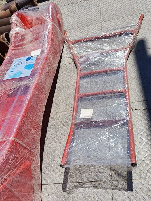 Чисто нова, голяма метална пързалка ROTO