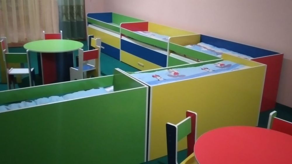 Bogchalar uchun komplekt shkaf stol stullar
