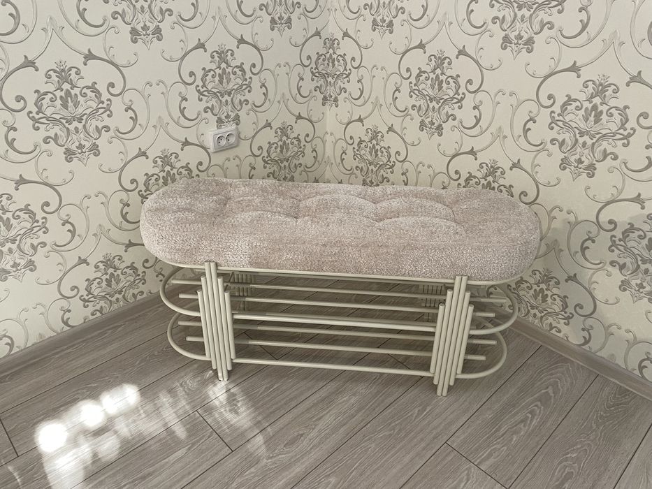 Дизайнерский пуфик. Пуфик с полкой для обуви.