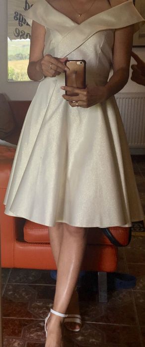 Rochie de doamne de petrecere alba. Marimea:S