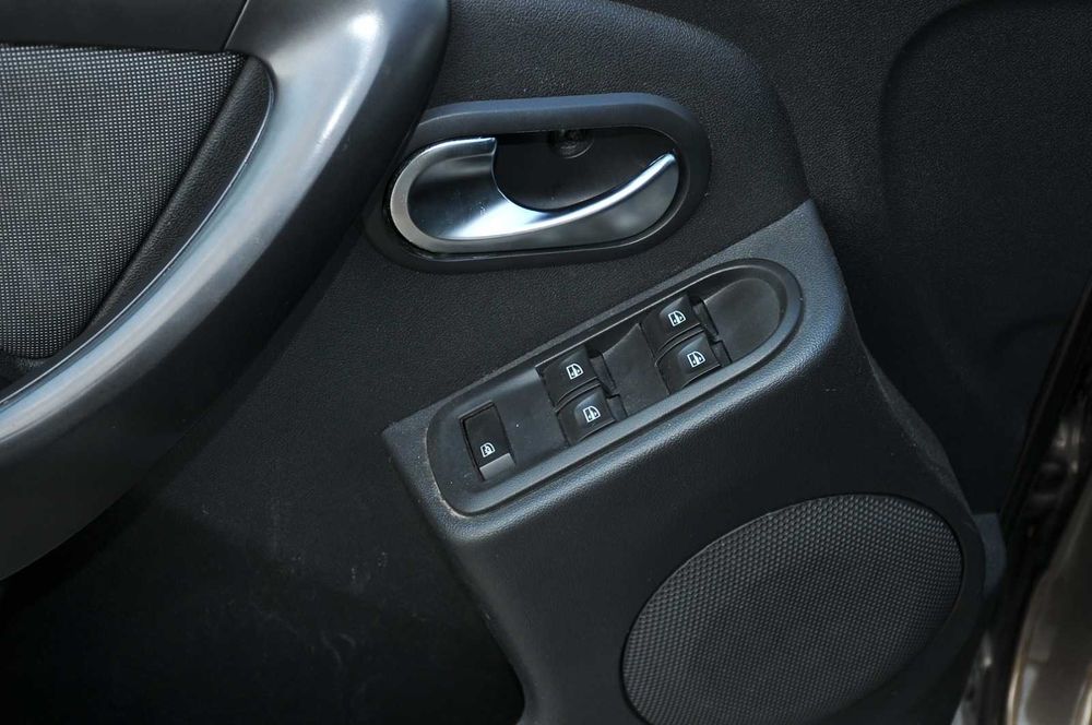 Dacia Duster ca nou