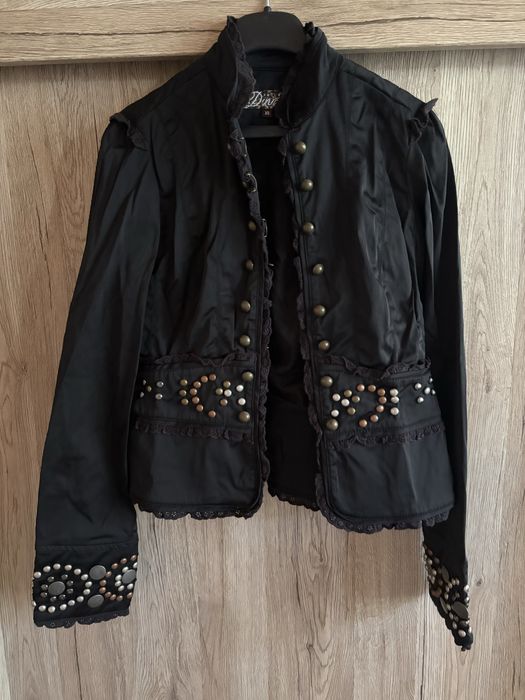 Падарявам дамско сако на марката WATCHER размер XS