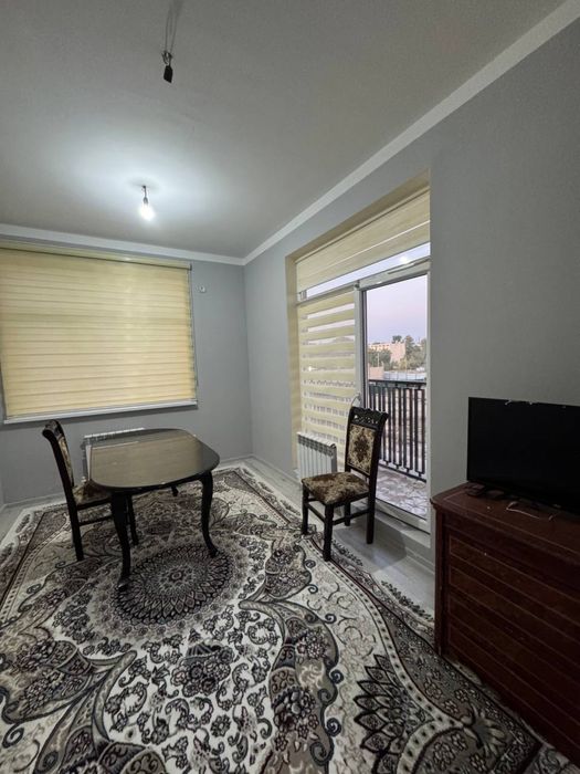 Срочно здаеться квартира в аренду чирчике 2 микрорайоне новостроека