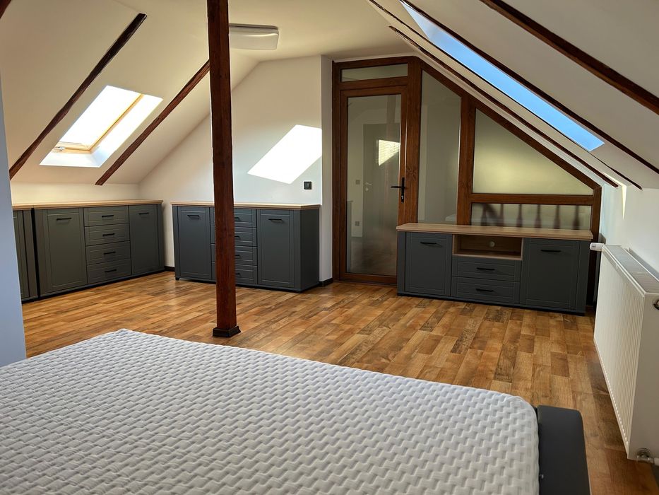 Vand apartament smart 3 camere -mansarda- loc de parcare-curte