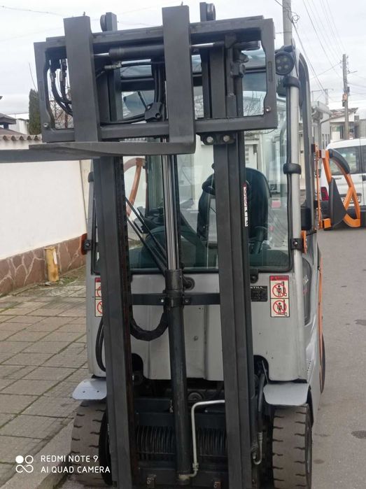 Продавам мотокар Still