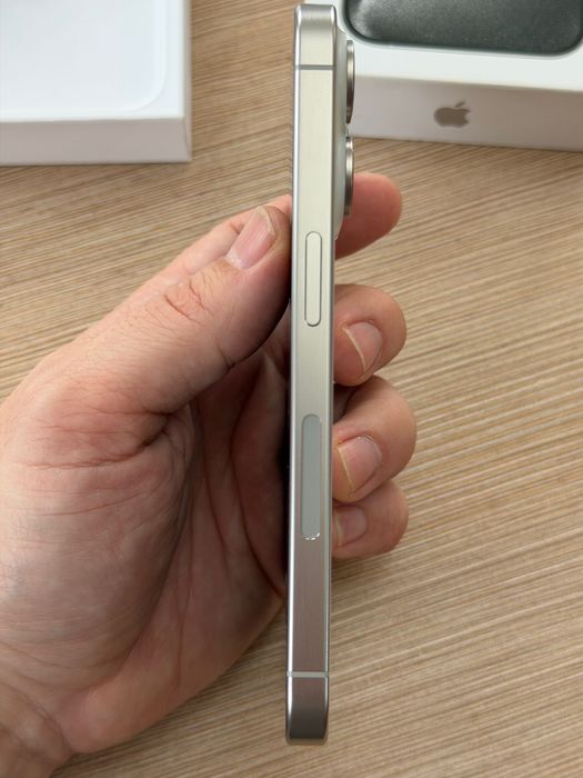 Iphone 15 Pro White Titanium ingrijit 10/10