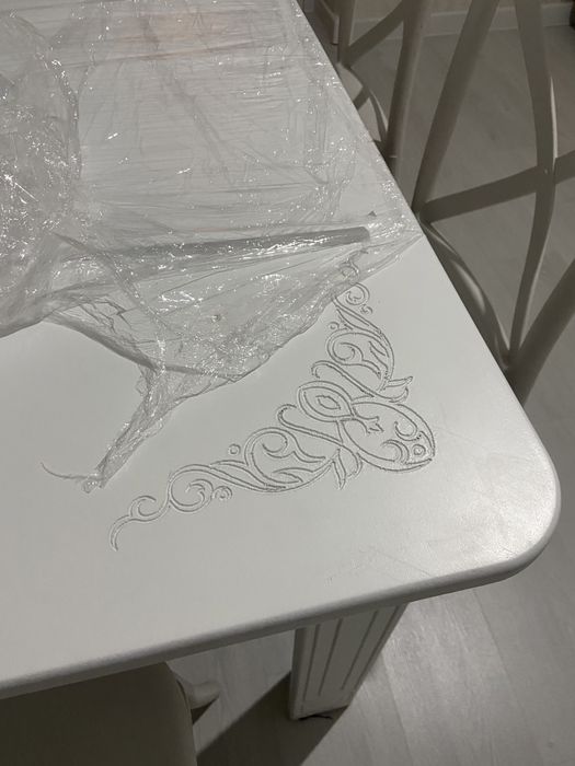 Белый стол (1500х900) и стулья