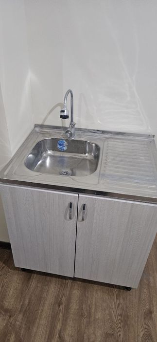 Shkaf sotiladi yangi qoyilgan ishlatilmagan