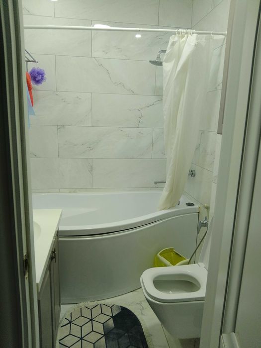 Возьмём на подселение девушку