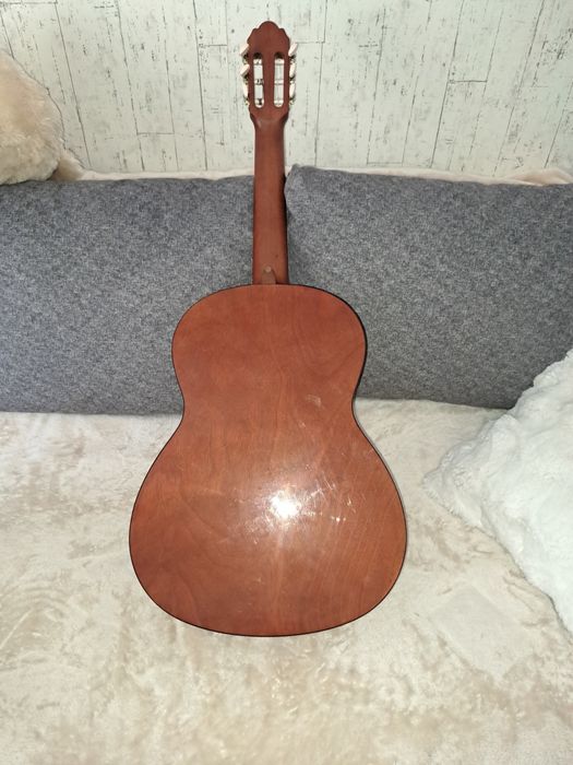 Vând chitara clasica 4/4+ husa, 250 lei
