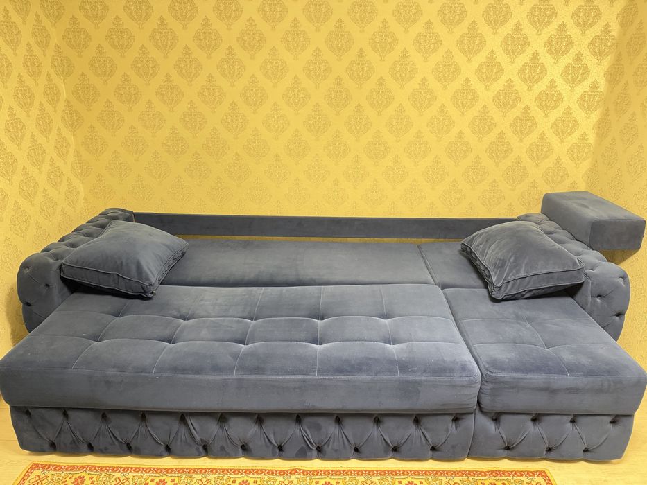 Продаётся просторный современный диван