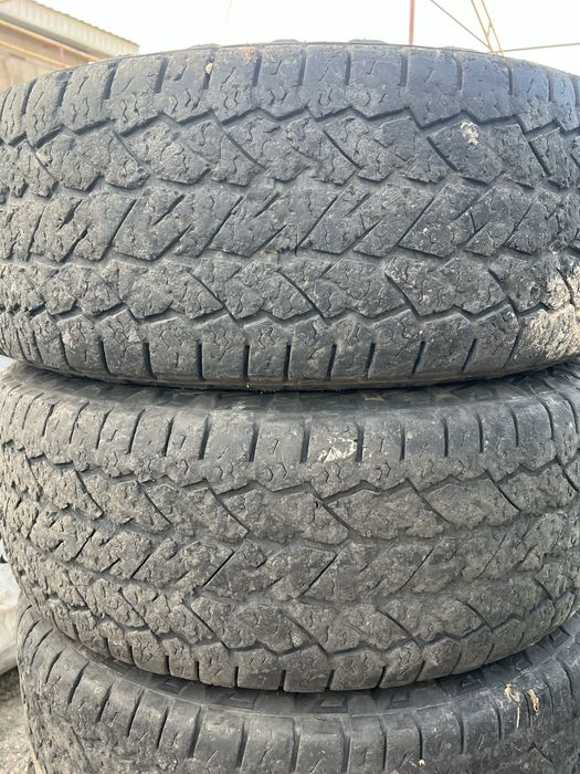 Maxxis Razr AT-S. 265/70 R16